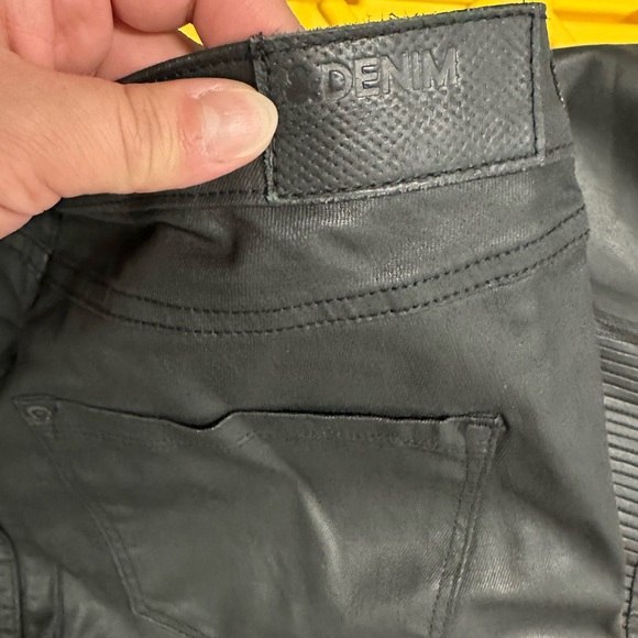 H&M Conscious Denim Coated Jeans - Picture 13 of 15